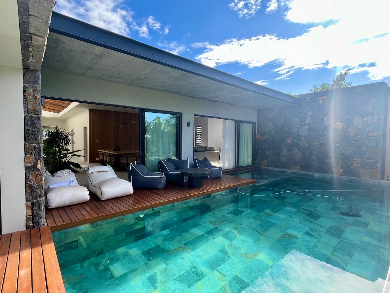 Piscine et terrasse